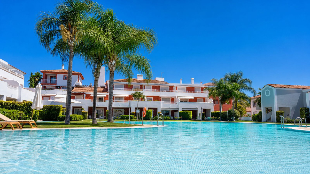 El Paraíso, Estepona